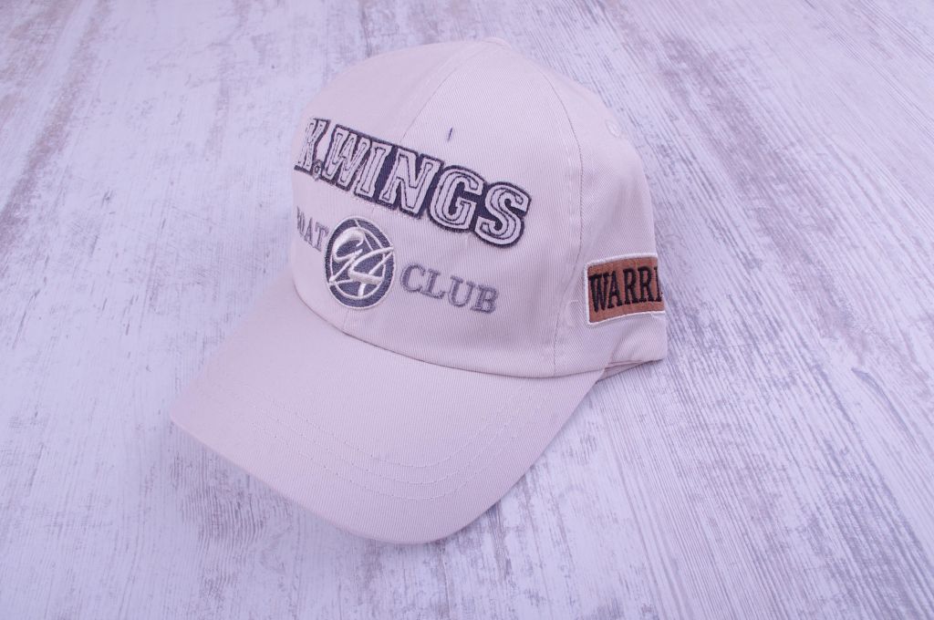 Шапка с козирка